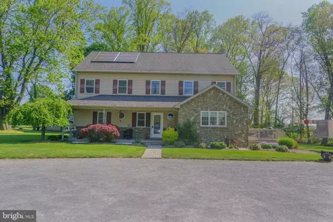 303 S Kinzer Rd, Kinzers, PA 17535