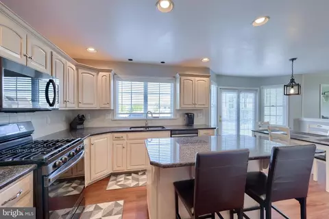 Kitchen - 367 Portland Pl, Lititz, PA 17543 photo 4 of 4