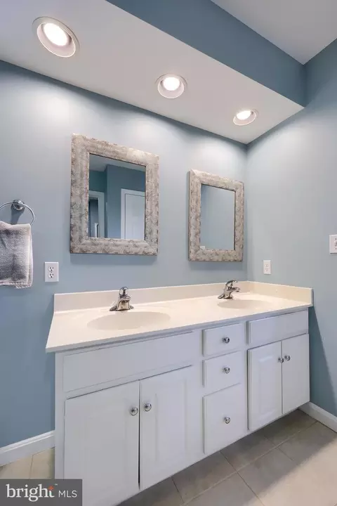 Bath - 367 Portland Pl, Lititz, PA 17543 photo 3 of 5