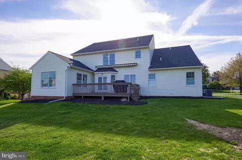 Exterior - 367 Portland Pl, Lititz, PA 17543 photo 4 of 13