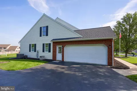 Exterior - 367 Portland Pl, Lititz, PA 17543 photo 6 of 13