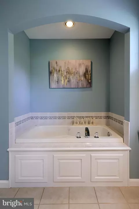 Bath - 367 Portland Pl, Lititz, PA 17543 photo 2 of 5