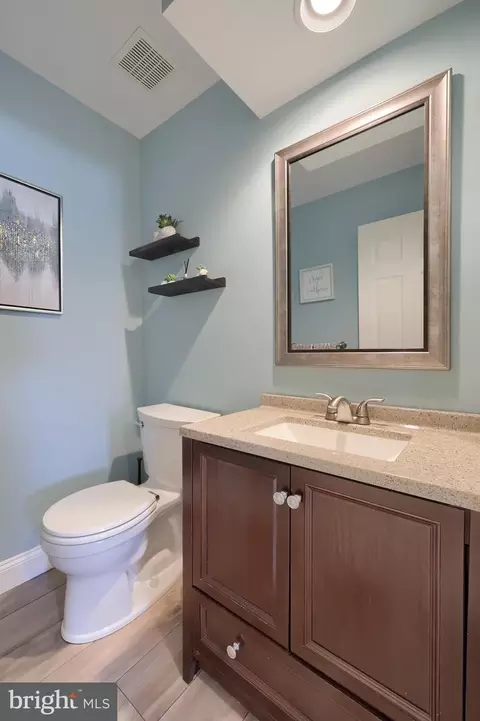 Bath - 367 Portland Pl, Lititz, PA 17543 photo 4 of 5