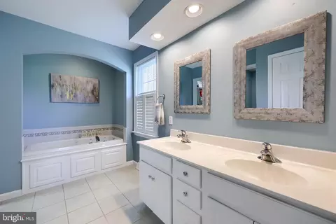 Bath - 367 Portland Pl, Lititz, PA 17543 photo 1 of 5