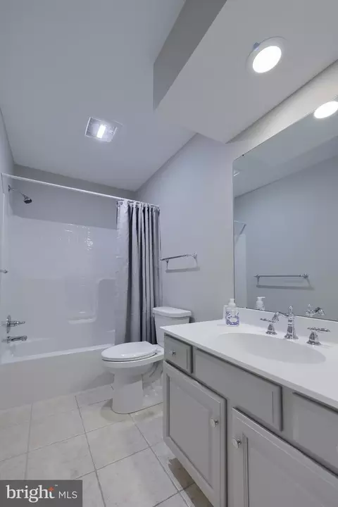 Bath - 663 Goose Neck Dr, Lititz, PA 17543 photo 6 of 7