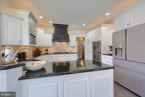 Kitchen - 663 Goose Neck Dr, Lititz, PA 17543 photo 4 of 5