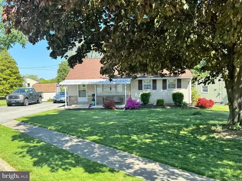 565 N Mount Joy St, Elizabethtown, PA 17022