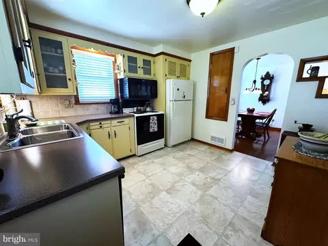 Kitchen - 224 Noble St, Lititz, PA 17543 photo 3 of 4