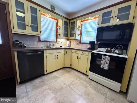 Kitchen - 224 Noble St, Lititz, PA 17543 photo 4 of 4