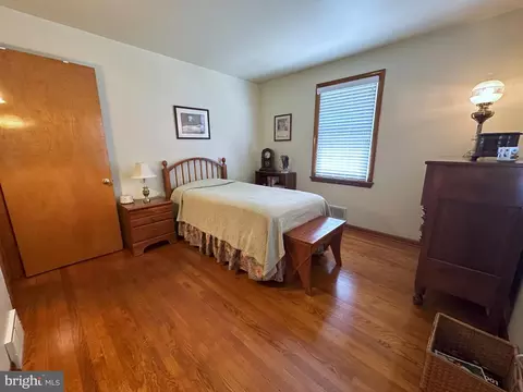 Bedroom - 224 Noble St, Lititz, PA 17543 photo 2 of 9