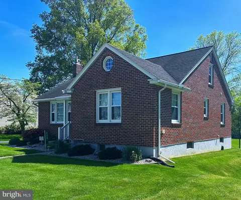 Exterior - 224 Noble St, Lititz, PA 17543 photo 3 of 11