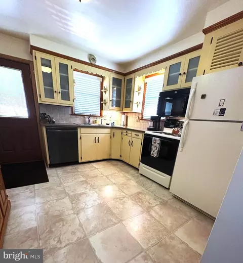 Kitchen - 224 Noble St, Lititz, PA 17543 photo 1 of 4