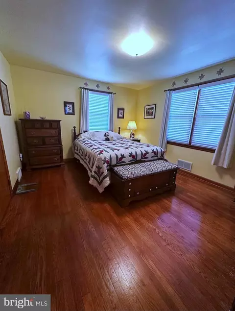 Bedroom - 224 Noble St, Lititz, PA 17543 photo 6 of 9
