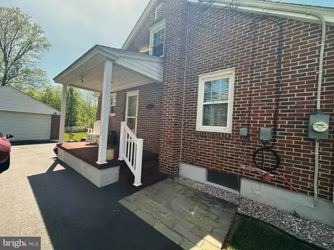 Exterior - 224 Noble St, Lititz, PA 17543 photo 5 of 11