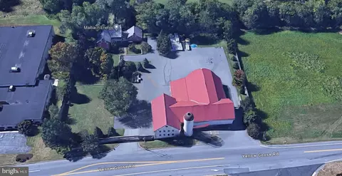 2860 Yellow Goose Rd, Lancaster, PA 17601