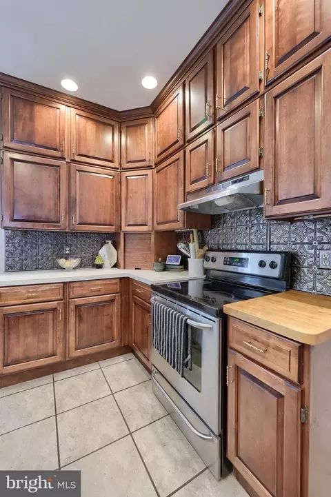Kitchen - 2404 Lititz Pike, Lancaster, PA 17601 photo 5 of 8