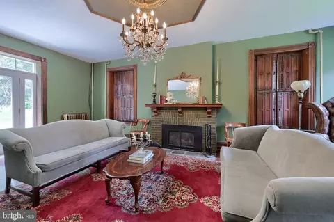 Living - 2404 Lititz Pike, Lancaster, PA 17601 photo 2 of 4