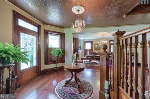 Entry Way - 2404 Lititz Pike, Lancaster, PA 17601 photo 2 of 9
