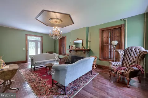 Living - 2404 Lititz Pike, Lancaster, PA 17601 photo 1 of 4