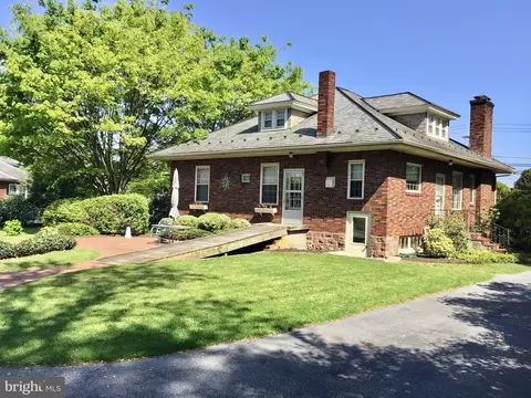 1230 Main St, Akron, PA 17501