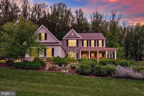 225 Crimson Ln, Elizabethtown, PA 17022