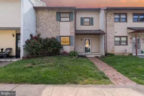 315 Greenland Dr, Lancaster, PA 17602