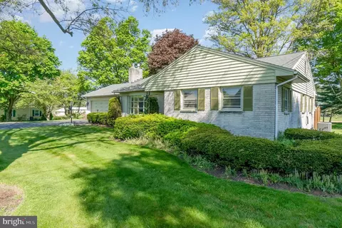 609 W Orange St, Lititz, PA 17543 photo 3