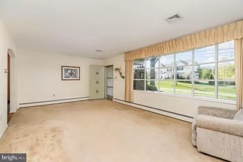 609 W Orange St, Lititz, PA 17543 photo 7