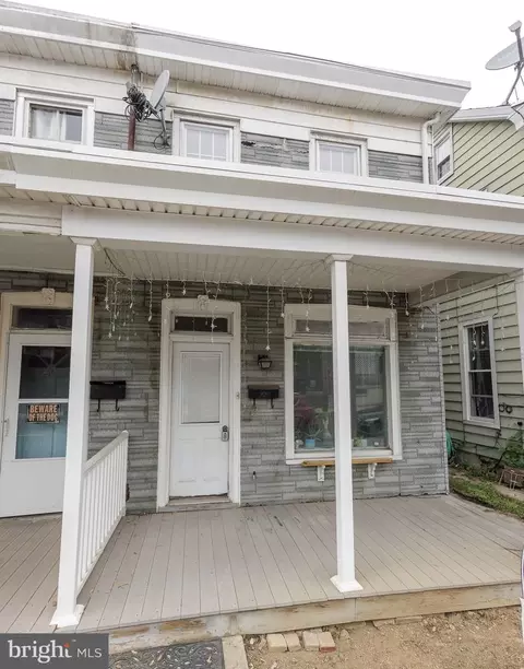 42 N Church St, Ephrata, PA 17522