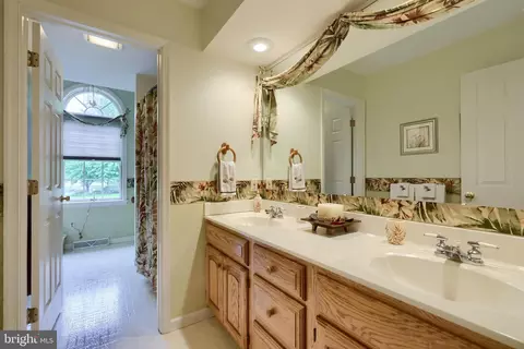 Bath - 622 Woodcrest Ave, Lititz, PA 17543 photo 3 of 3