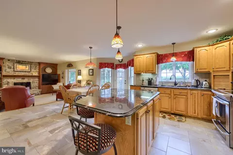 Kitchen - 622 Woodcrest Ave, Lititz, PA 17543 photo 3 of 3