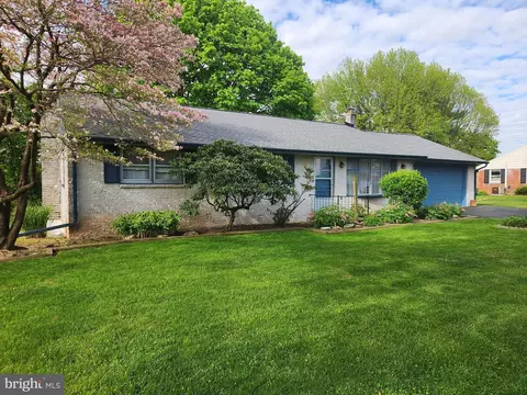 420 Owl Hill Rd, Lititz, PA 17543 photo 3