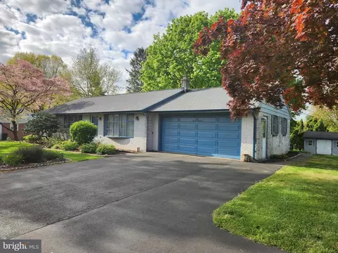 420 Owl Hill Rd, Lititz, PA 17543 photo 2