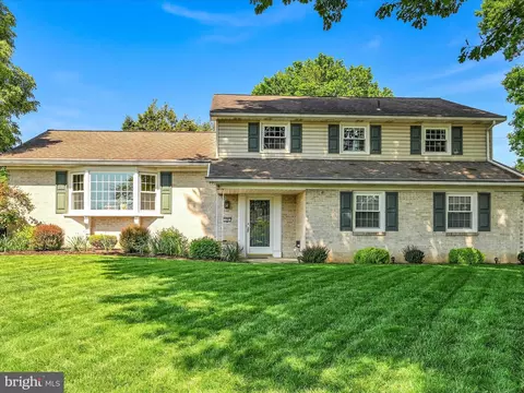 19 Blaine Ave, Leola, PA 17540