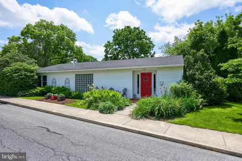 220 E Marion St, Lititz, PA 17543