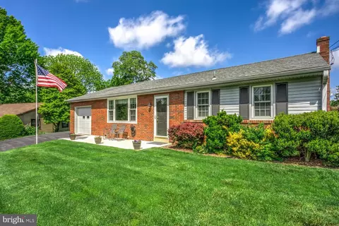 68 Tennyson Dr, Lancaster, PA 17602