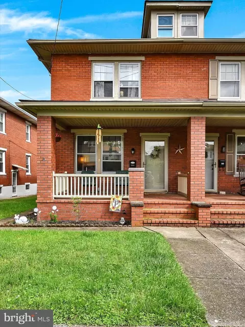 1036 Walnut St, Columbia, PA 17512