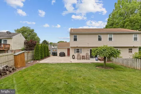 487 Crosswinds Dr, Lititz, PA 17543 photo 3