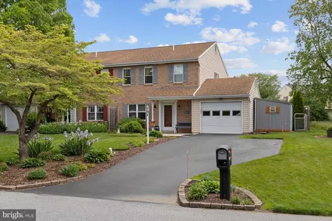 487 Crosswinds Dr, Lititz, PA 17543