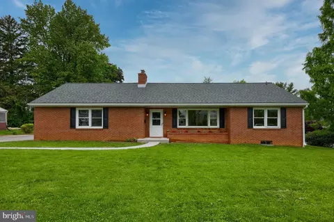 112 Eisenhower Blvd, Lancaster, PA 17603