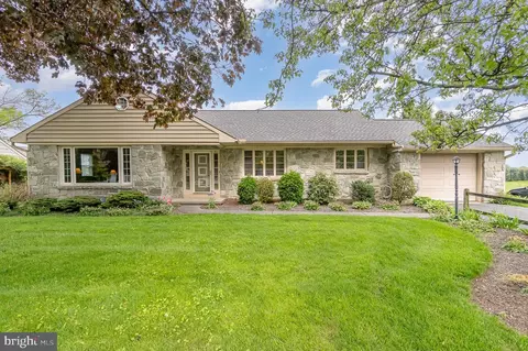 83 N Church St SW, Ephrata, PA 17522