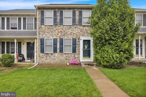 490 Wood Duck Dr, Manheim, PA 17545