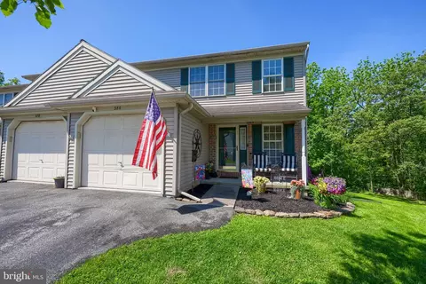380 Crosswinds Dr, Lititz, PA 17543