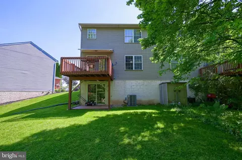 380 Crosswinds Dr, Lititz, PA 17543 photo 2