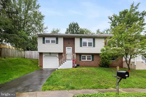 221 Fairfax Dr, Lancaster, PA 17603