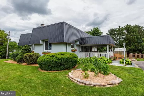 Exterior - 705 Woodcrest Ave, Lititz, PA 17543 photo 9 of 26