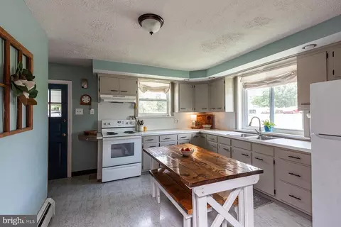 Kitchen - 705 Woodcrest Ave, Lititz, PA 17543 photo 1 of 3