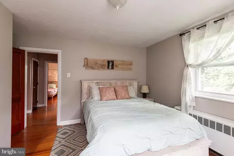 Bedroom - 705 Woodcrest Ave, Lititz, PA 17543 photo 2 of 5