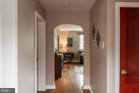 Entry Way - 705 Woodcrest Ave, Lititz, PA 17543 photo 3 of 3