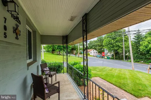 Exterior - 705 Woodcrest Ave, Lititz, PA 17543 photo 8 of 26